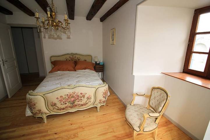 Gîte pour 8 personnes, avec jardin dans Neuvéglise-sur-Truyère - 4