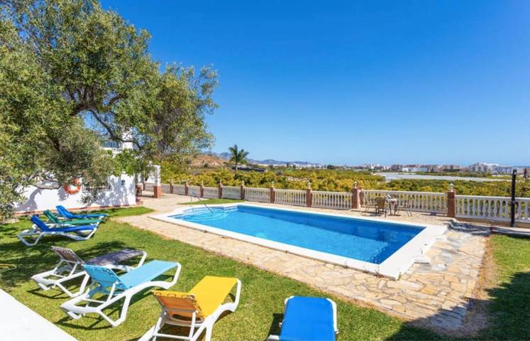 "Casa El Retiro" con vistas al mar, piscina, Wi-Fi y jardín in Nerja, Cordillera Penibética