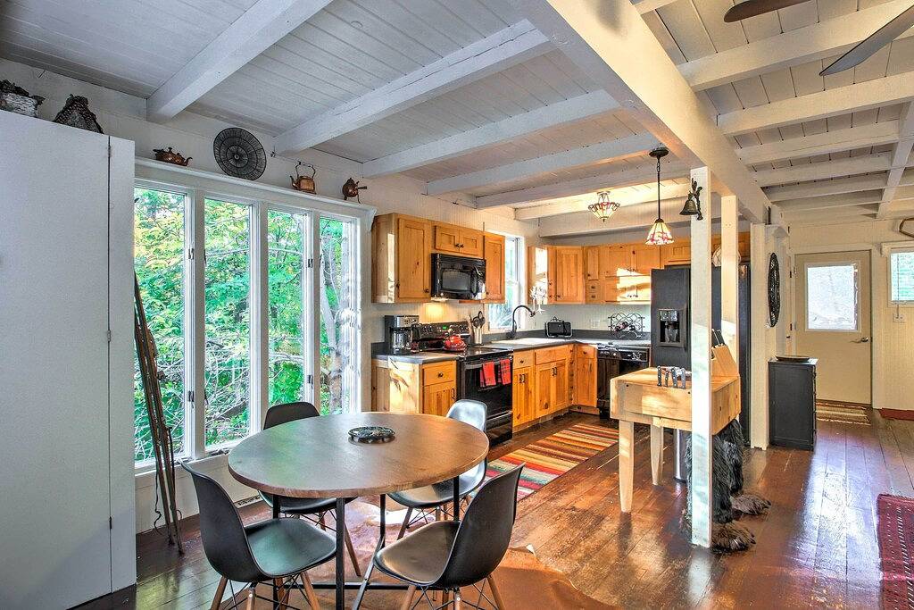 Abgeschiedene Hütte - 5 Minuten zum Gunstock Mtn. Resort! in Gilford, Lake Winnipesaukee