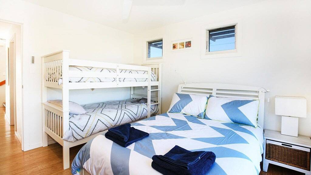 The Palings: Vom Architekten entworfenes, haustierfreundliches Ferienhaus - 2 Minuten zu Fuß zum Strand in Culburra Beach, New South Wales