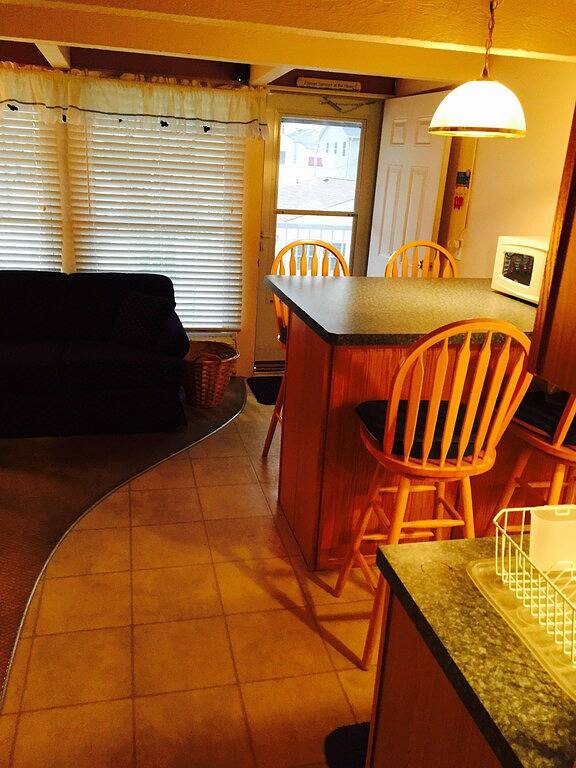 Ganze Wohnung, Beheizter Pool, einen Block zum Privatstrand in Toms River, Ocean County