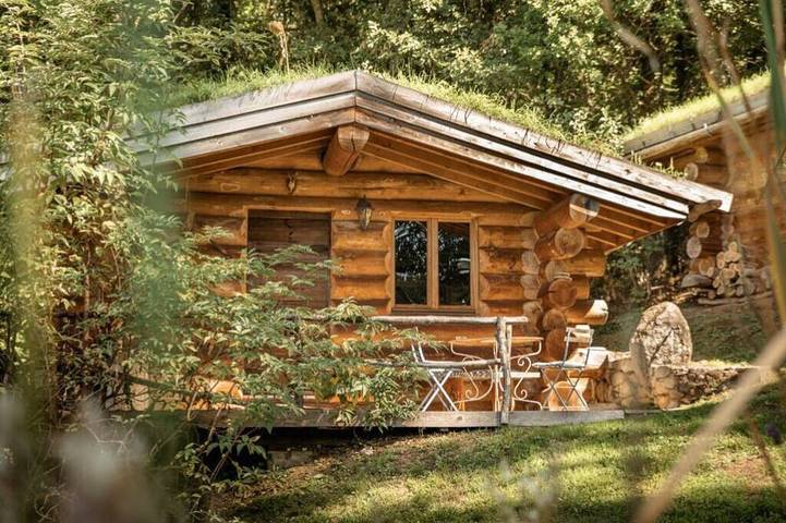 Chalet pour 3 personnes, avec jacuzzi et balcon ainsi que sauna et jardin