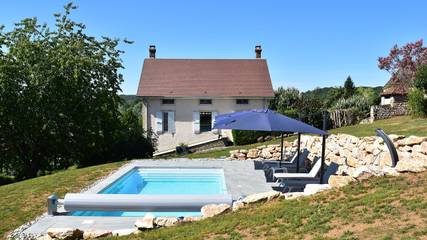Gîte pour 8 personnes, avec piscine ainsi que jardin et terrasse à Martigny-le-Comte