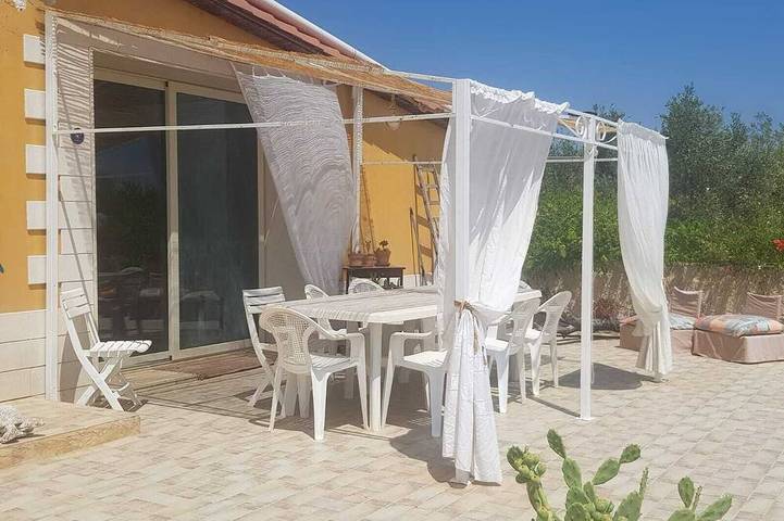 Villa pour 7 personnes, avec jacuzzi et jardin, animaux acceptés à Floridia