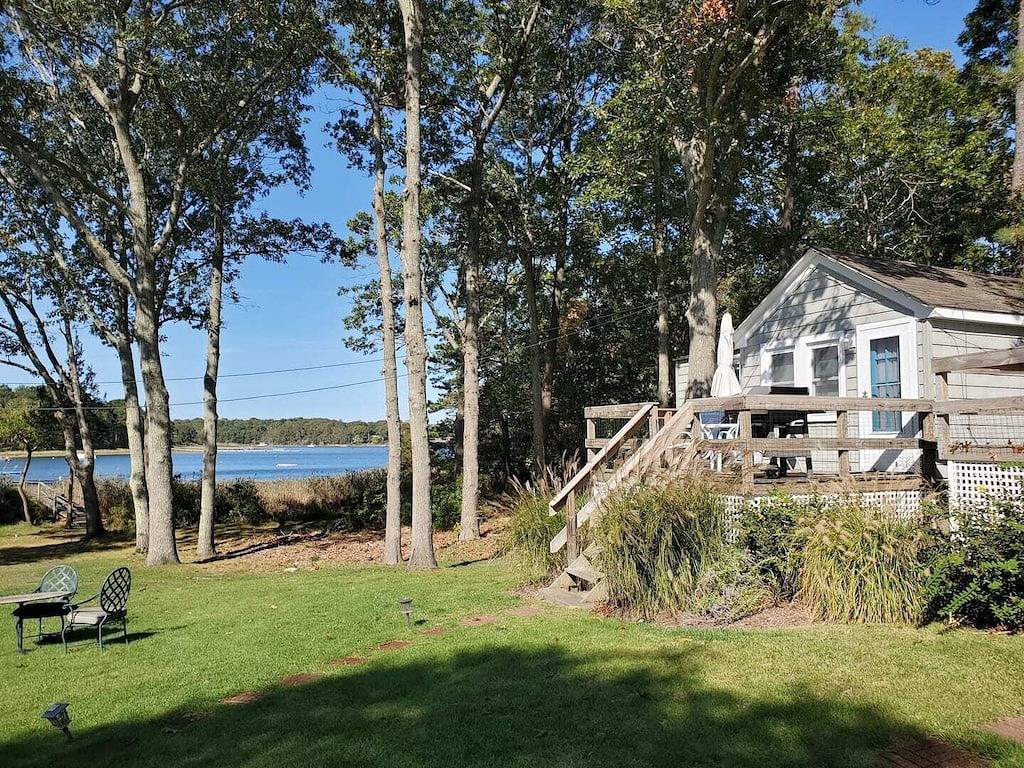 2 Bedroom Hamptons Waterfront Cottage Rental in Hampton Bays, Hamptons