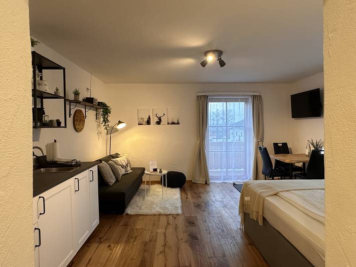 Ganze Ferienwohnung, Beim Schmied - Ferienwohnung Rosa 35qm mit Balkon in Schechen, Landkreis Rosenheim