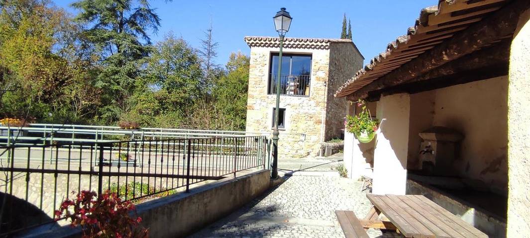 Location de vacances pour 6 personnes, avec vue et terrasse à Eygaliers - 4