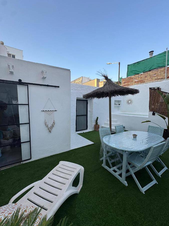 Ferienhaus für 9 Personen, mit Balkon und Terrasse sowie Garten und Pool