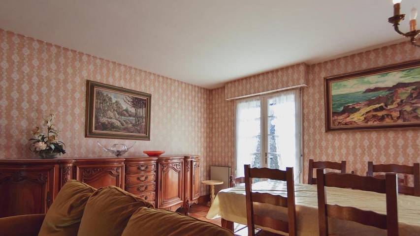 Location de vacances pour 8 personnes, avec terrasse ainsi que jardin et vue à Baye - 2