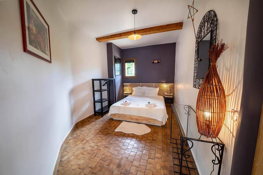 Eco-lodge, gite 3* pour 8 personnes avec piscine in Plazac, Périgord Noir