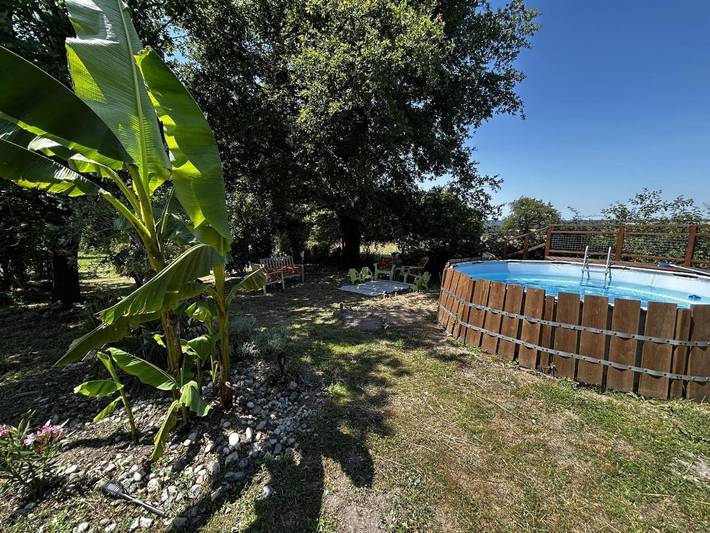 Location de vacances pour 4 personnes, avec piscine ainsi que terrasse et jardin à Tournon-Saint-Pierre