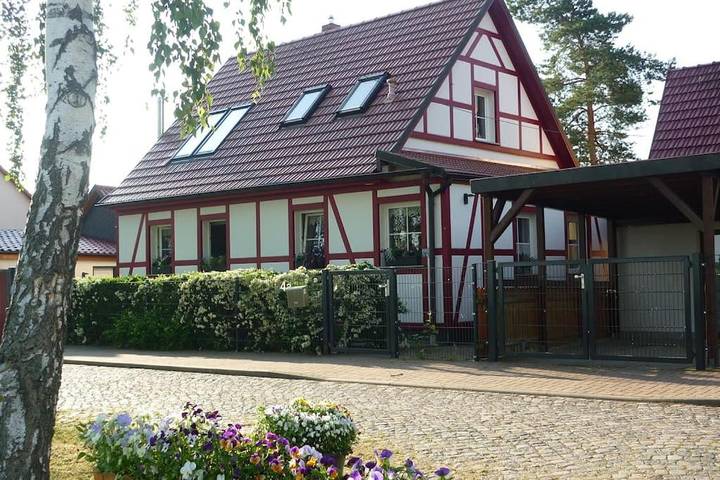 Ferienwohnung für 3 Personen, mit Terrasse und Garten sowie Ausblick in Nohra