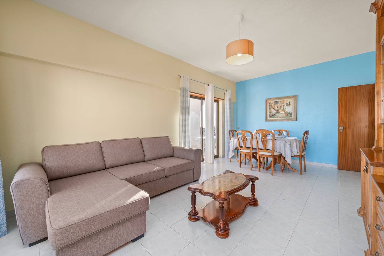 Ganze Wohnung, 2-Zimmer-Apartment mit Gemeinschaftspool, Garten und Wlan in Alporchinhos (Atlantikküste), Porches