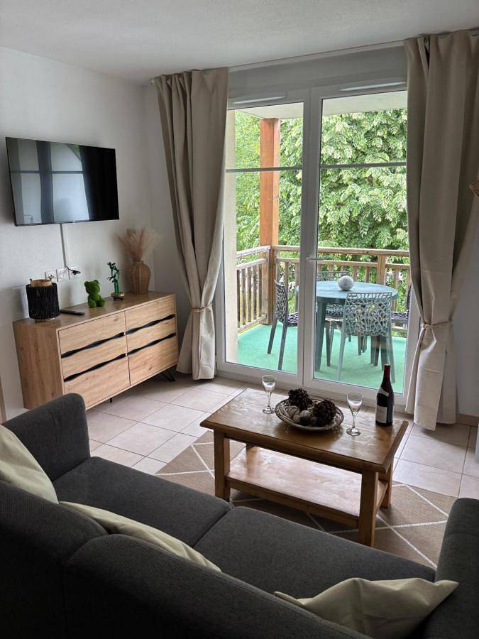 Gîte pour 4 personnes, avec piscine ainsi que jardin et sauna, animaux acceptés à Levernois