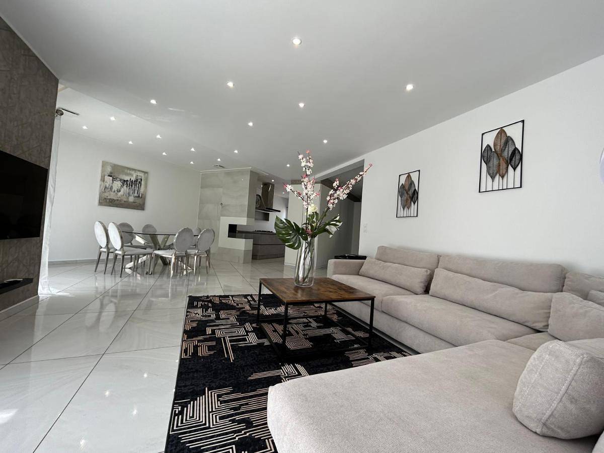 Villa with Private Pool in Orange, Vaucluse