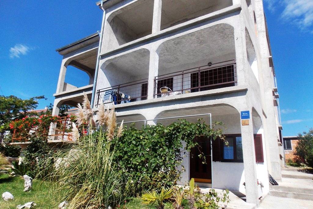Ganze Wohnung, 2-Zimmer-Ferienwohnung mit Terrasse Novi Vinodolski A-5600-a in Plaža Bribirska obala, Novi Vinodolski