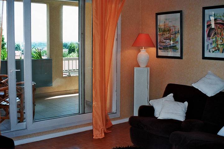 Gîte pour 6 personnes, avec terrasse dans Rhône - 4