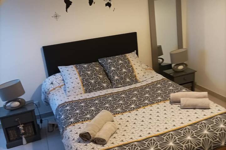 Appartement entier, Appart. F2 à Caen avec garage et Wifi. in Caen, Région de Caen