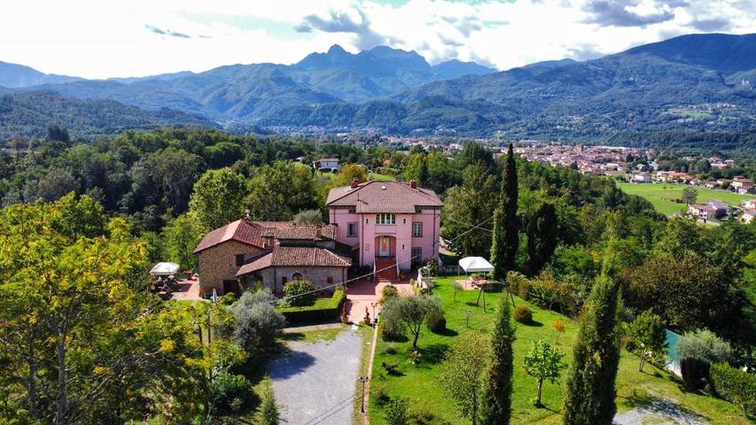 Location de vacances pour 4 personnes, avec piscine ainsi que jacuzzi et jardin à Pieve Fosciana - 2