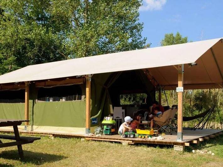 Camping Le Domaine Aramis - Tente en toile et en bois 5 personnes - Lodge Nature 3 Pièces 5 Personnes Sans Sanitaires in Marsan (homonymie), Gers