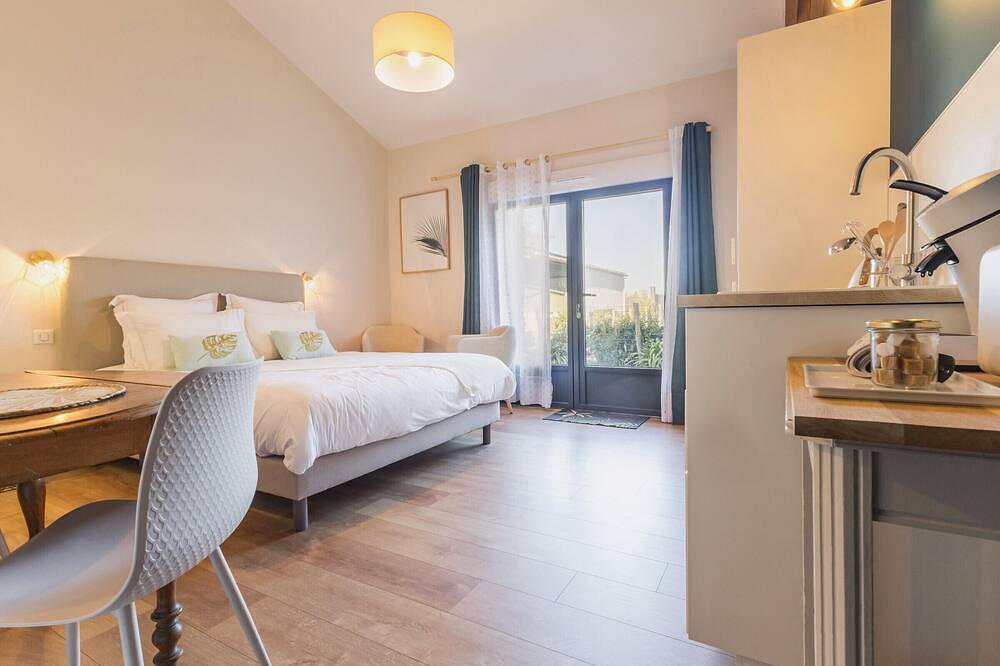 Estudio Jungle con terraza y piscina climatizada cerca de Nantes in Planète Sauvage, Port-Saint-Père