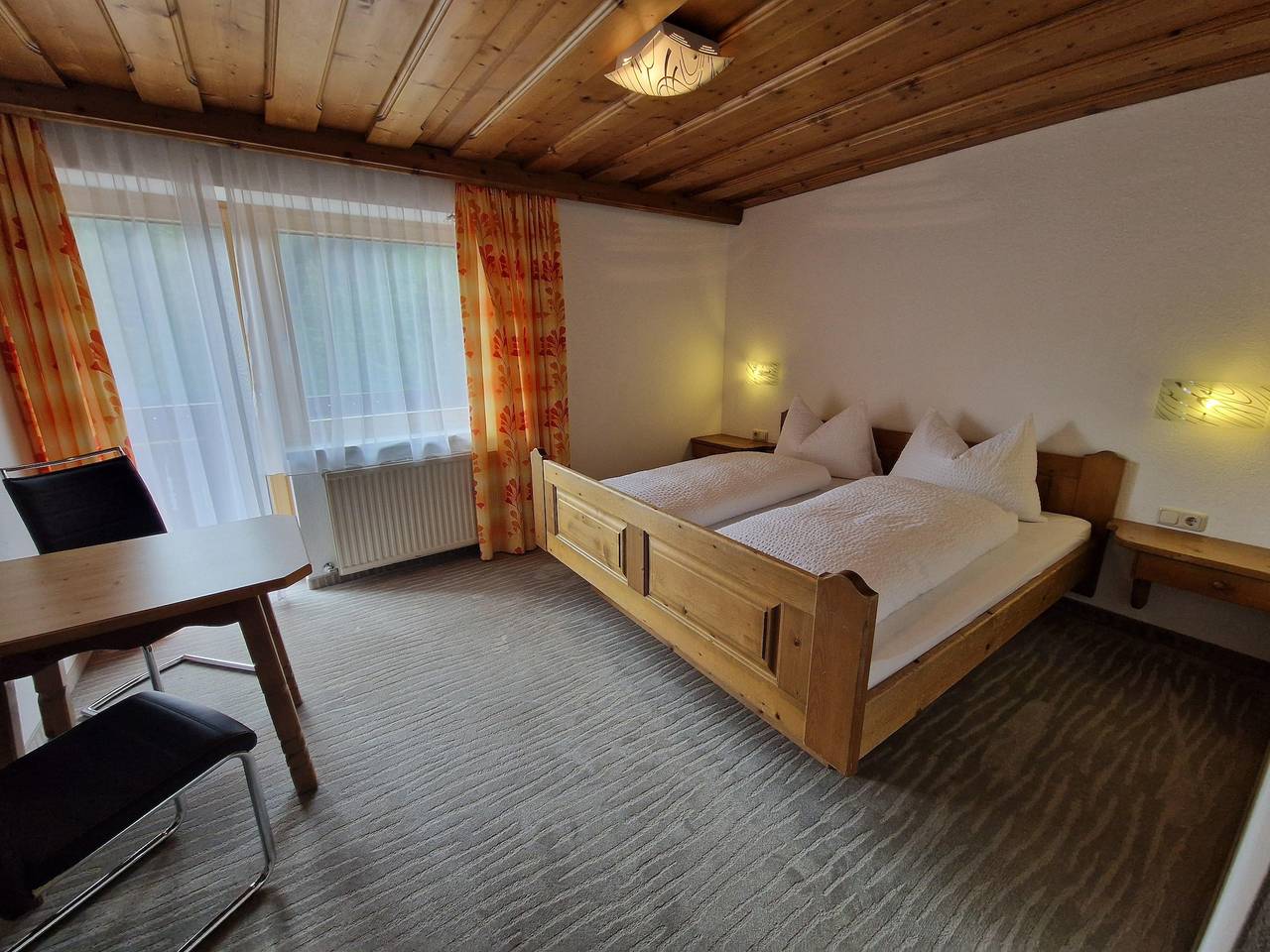 Ganze Ferienwohnung, Großraumapp. 10-13 Pers.: 7 Schlafräume/Dusche,Wc in Flirsch, Arlberg