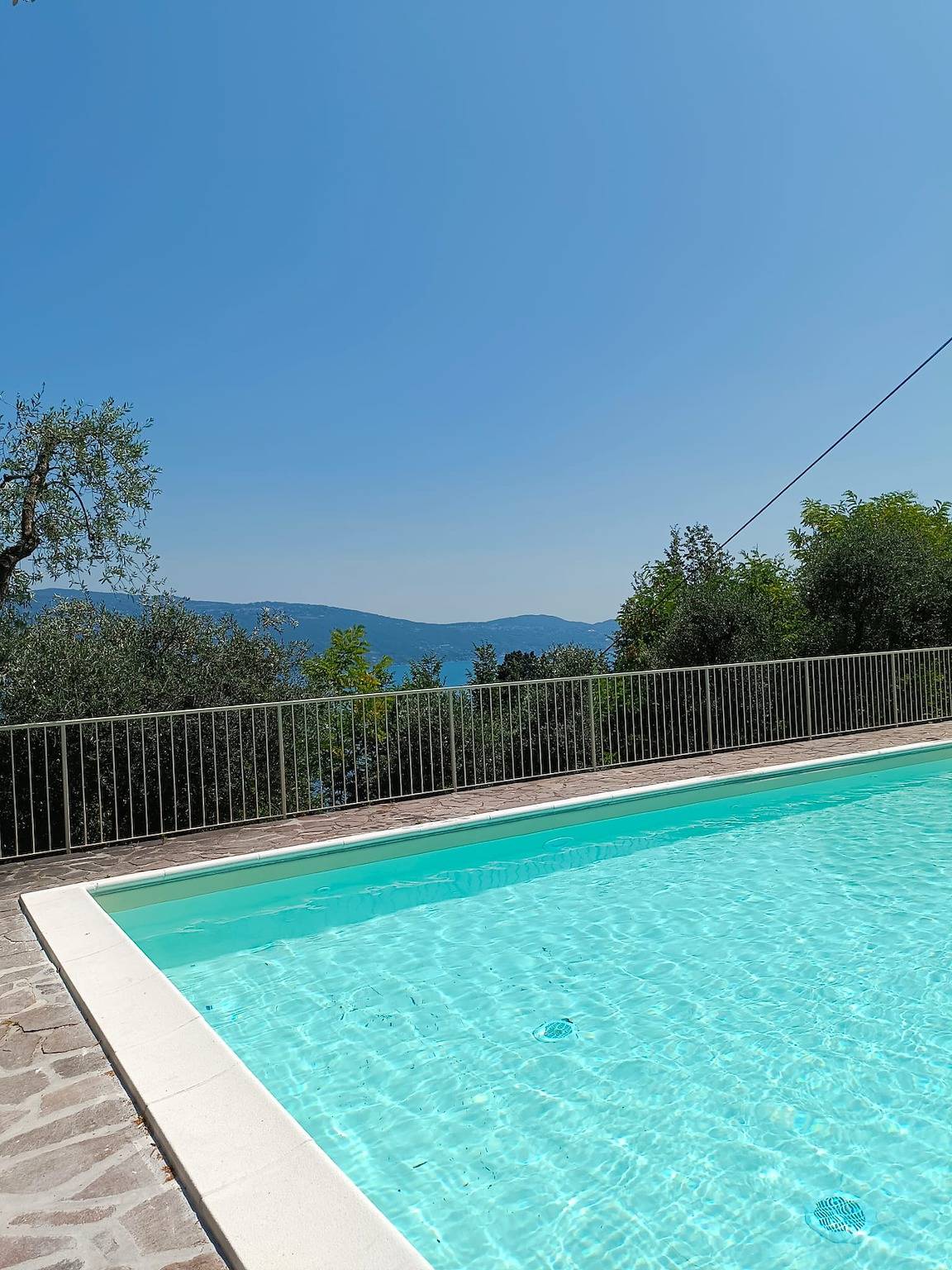 Entire apartment, Apartment 'La Casa Di Edo E Uccia' with Lake View, Wi-Fi and Air Conditioning in Gargnano, Garda Mountains