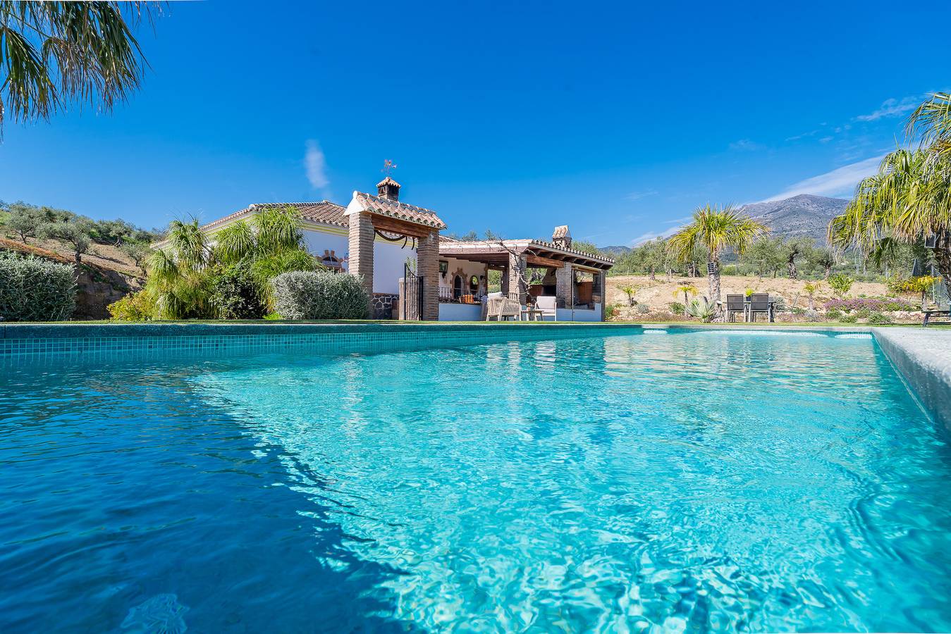 Cubo's El Valentin Rural House & Saltwater Pool in Alozaina, Sierra de las Nieves