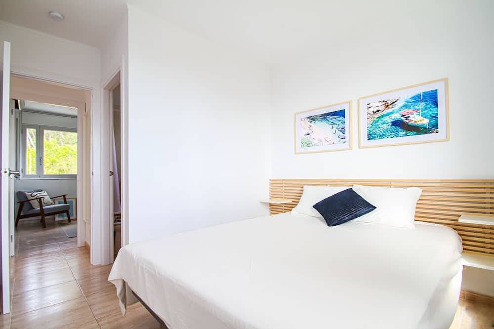 Entire apartment, Club Villamar - Modern apartment with 3 bedrooms and a pool, 1000 meters from the beach, located ... in Platja d'Aro, Costa Brava