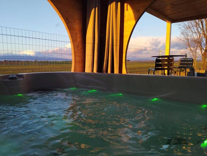 Chambre d’hôte pour 2 personnes, avec Jacuzzi et Terrasse ainsi que Jardin et Vue à Valensole