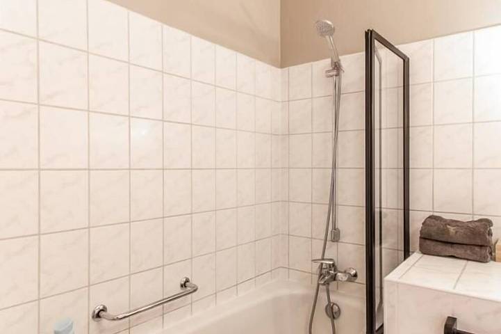 Location de vacances pour 3 personnes, avec jardin et piscine à Saint-Sernin-du-Plain - 2