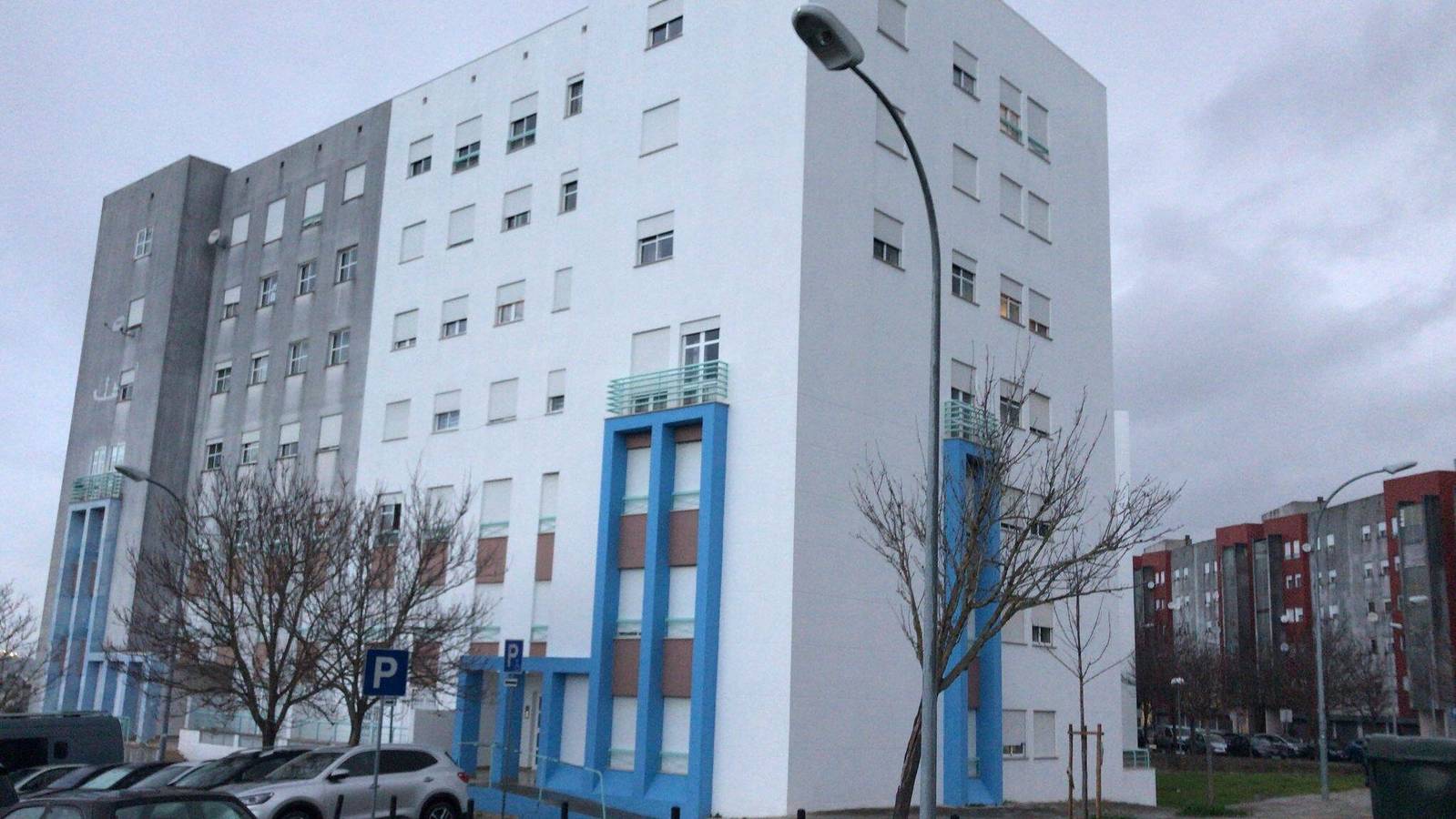 Entire apartment, Bright&Spacious Apartment in Sleeps 8 Family& in Santa Clara, Costa de Lisboa