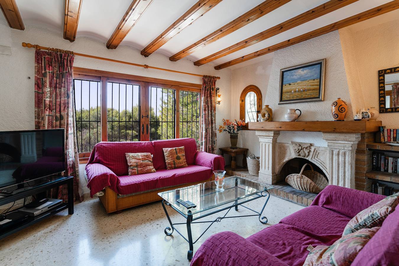 Villa 'Rosa' with Private Pool, Shared Terrace and Wi-Fi in Jávea, Costa Blanca