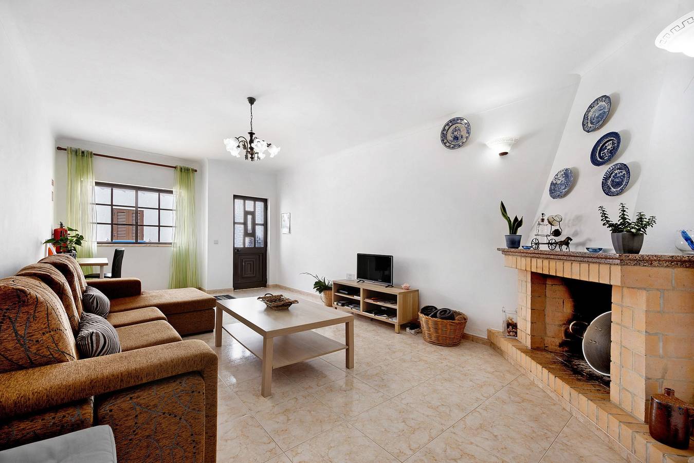 Casa de vacaciones 'Brita' con terraza privada, balcón y Wi-Fi in Raposeira, Vila do Bispo