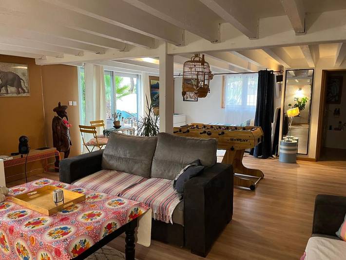 Chambre d’hôte pour 2 personnes, avec terrasse et jardin ainsi que vue et piscine