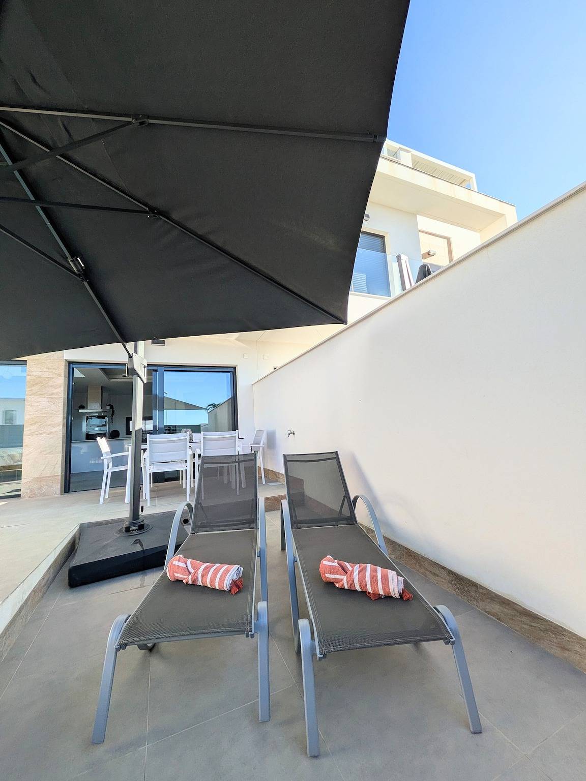 Casa Vacacional 'R-40-B Villa Moderna Con Piscina Privada, Wi-Fi y Aire Acondicionado' in Los Montesinos, Costa Blanca