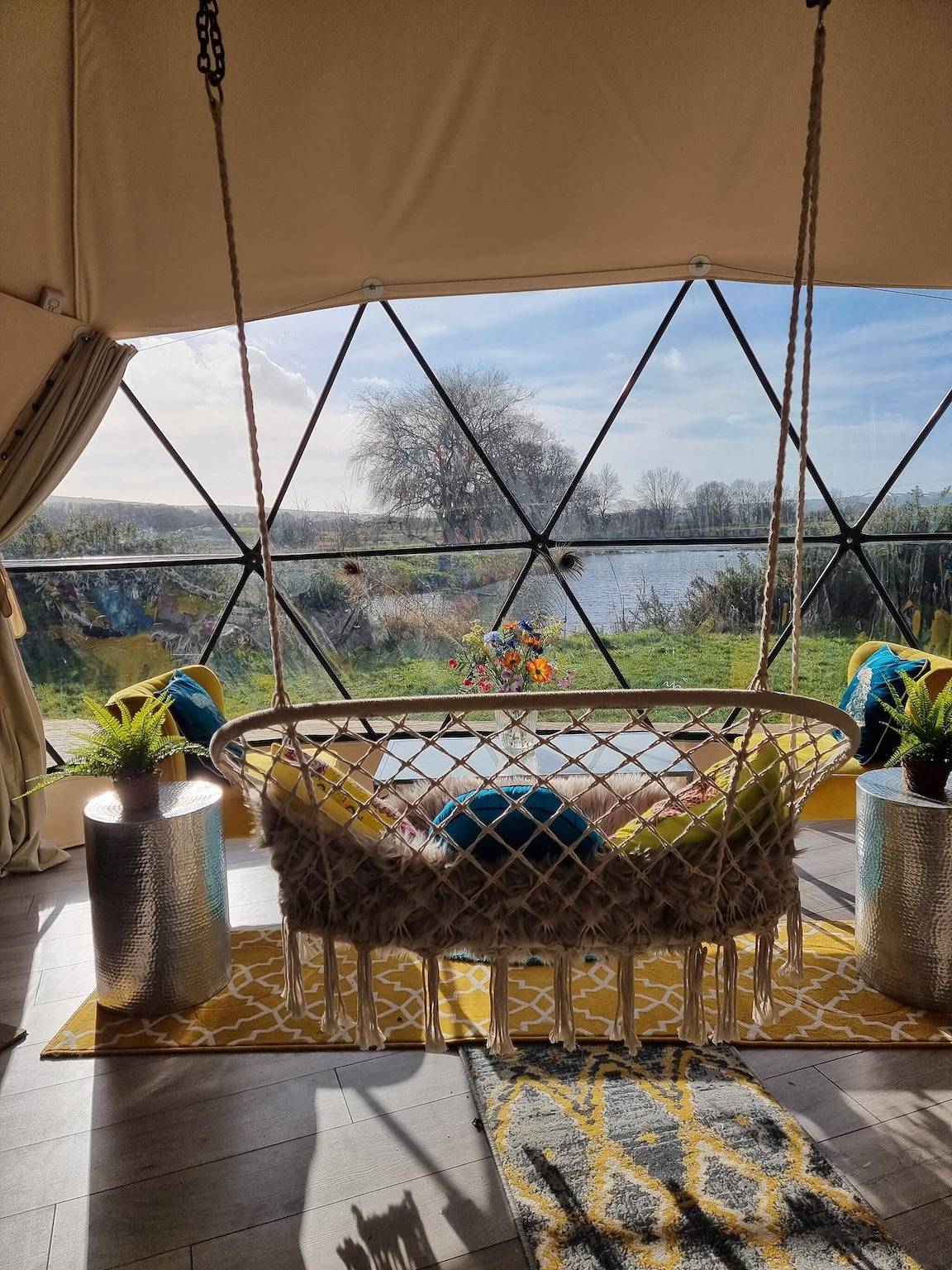 Cúpula romántica con vista al lago in Henfield, Sussex Occidental