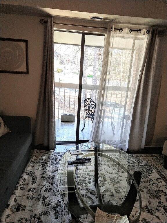 Apartment for 6 people, with balcony in Raleigh
