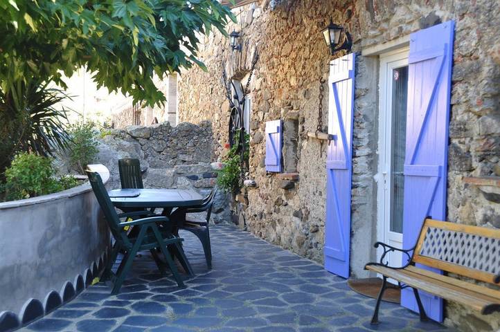 Gîte pour 2 personnes, avec terrasse, animaux acceptés à Felluns