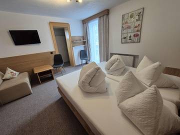 Zimmer für 3 Personen in Ischgl, Silvretta, Bild 3