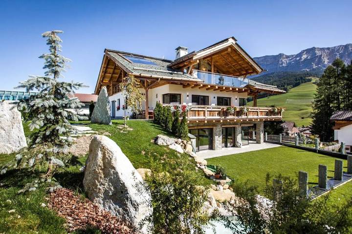 Ferienwohnung für 4 Personen, mit Balkon und Terrasse sowie Garten und Sauna in La Villa