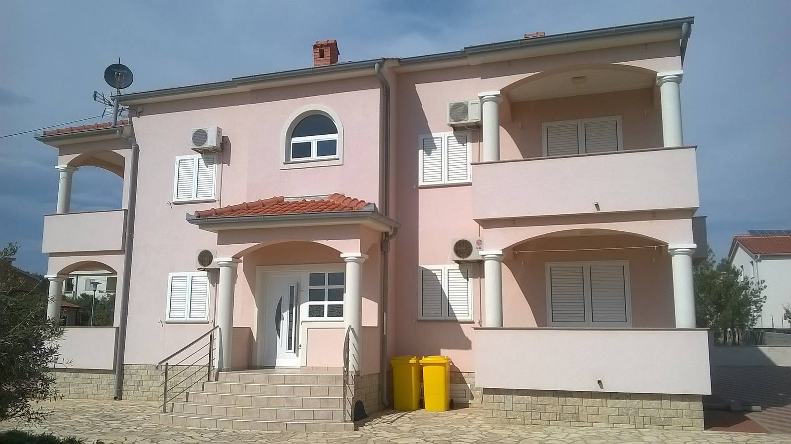 Entire apartment, Two bedroom apartment with terrace Vrsi - Mulo, Zadar A-5860-d in Mulo, Vrsi