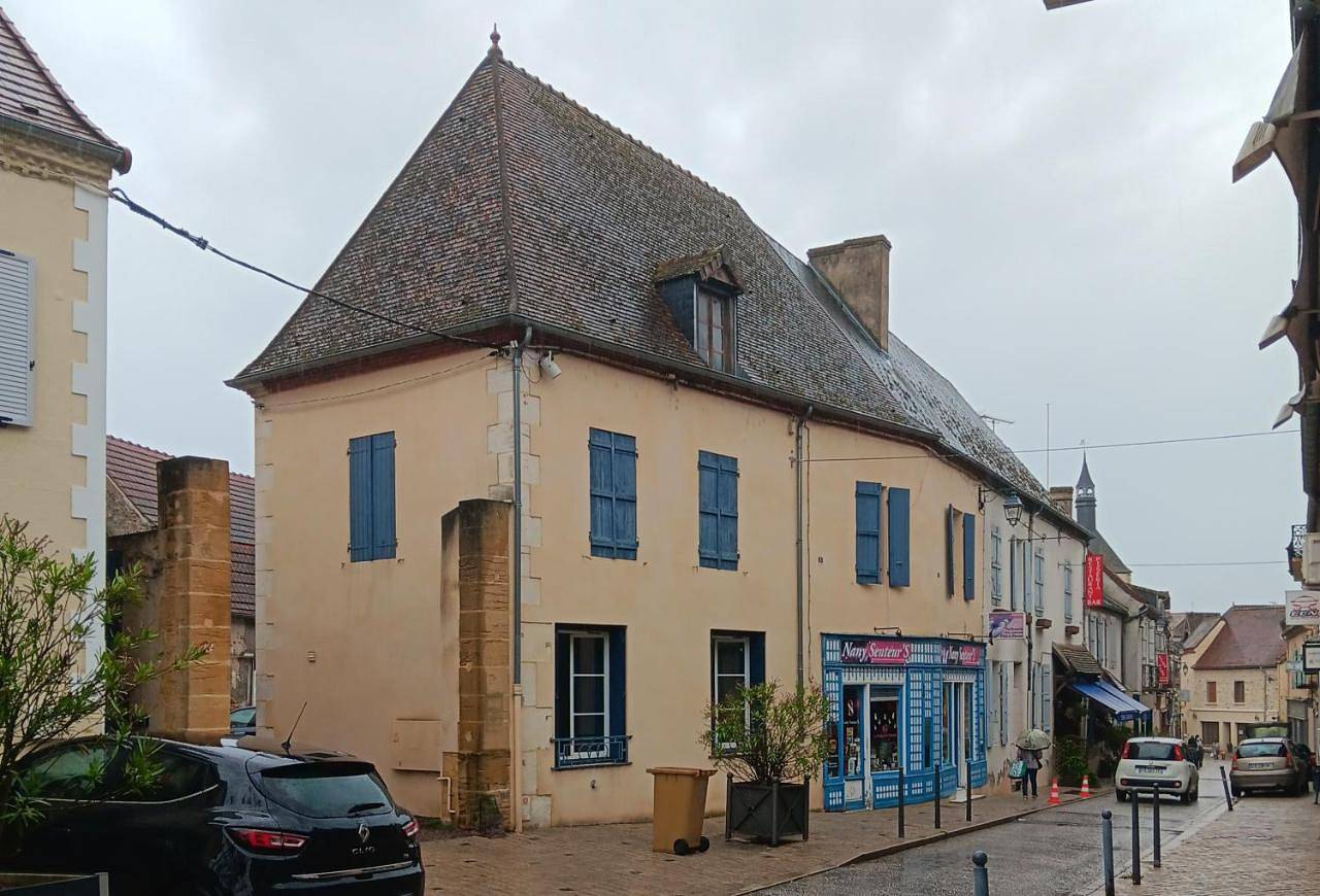Appartement entier, One-Bedroom Apartment in Bourbon-Lancy, Région de Charolles