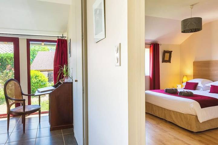 Gîte pour 2 personnes, avec jardin et sauna ainsi que piscine et jacuzzi, animaux acceptés à Ajat - 2