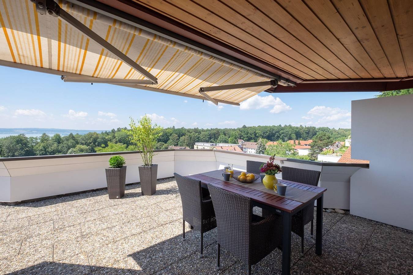 Entire holiday apartment, Haus Sommerzeit - Ferienwohnung Sommerliebe in Meersburg, Region Bodensee-Oberschwaben