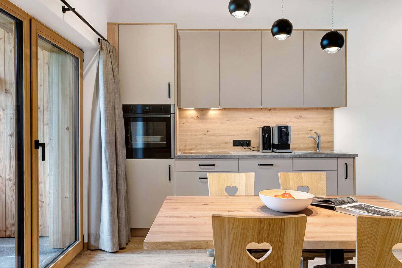 Entire apartment, Apartment 'Fën' with Mountain View, Shared Garden and Wi-Fi in Daunei, Wolkenstein
