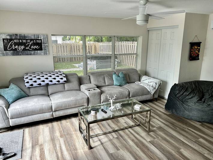 Vacation rental for 8 people, with balcony and yard in Oakland Park