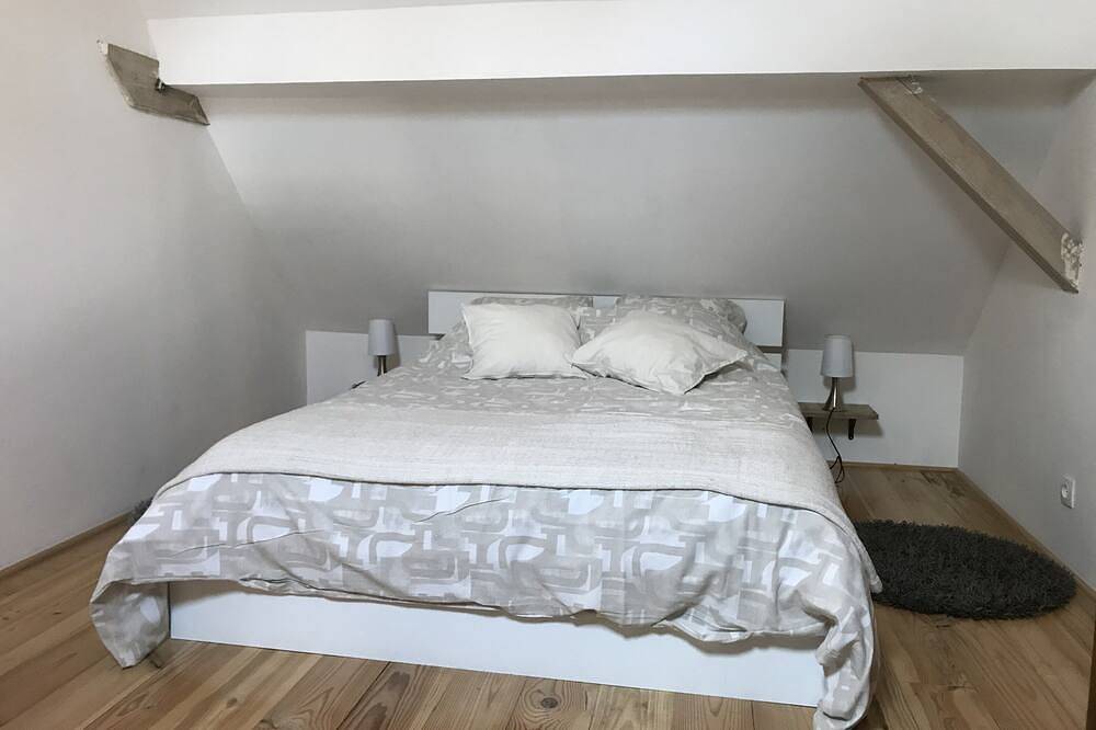 Appartement entier, \"Chez Mathilde\" Triplex meublé de tourisme classé 2 étoiles in Sainte-Croix-en-Plaine, Région de Colmar