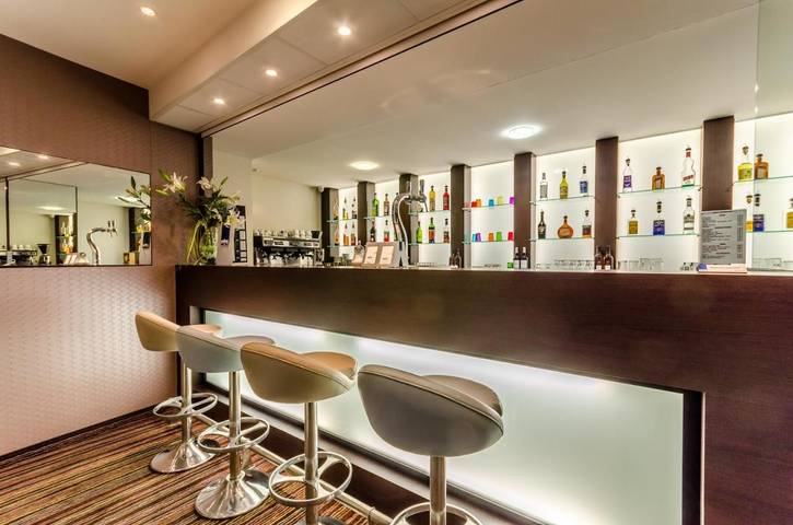 Hôtel pour 2 personnes dans Grotte de Massabielle - 3