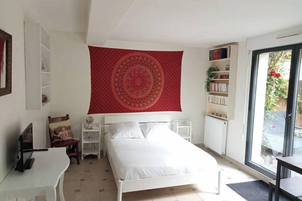 Appartement entier, Studio avec jardin dans un environnement calme aux portes de Paris in Villejuif, Val-de-Marne